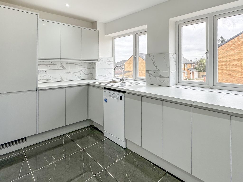 3 bed semidetached house for sale in Wingate Road, Luton LU4, £280,000 Zoopla