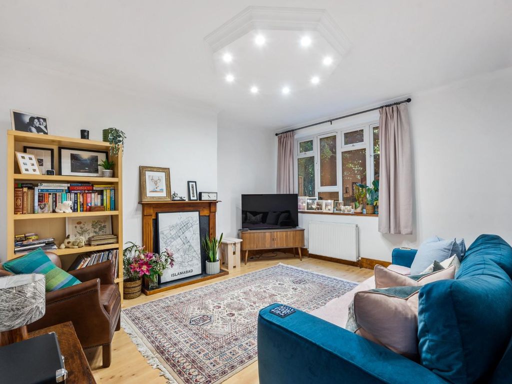2 bed flat for sale in Lydgate House, London N16, £475,000 Zoopla
