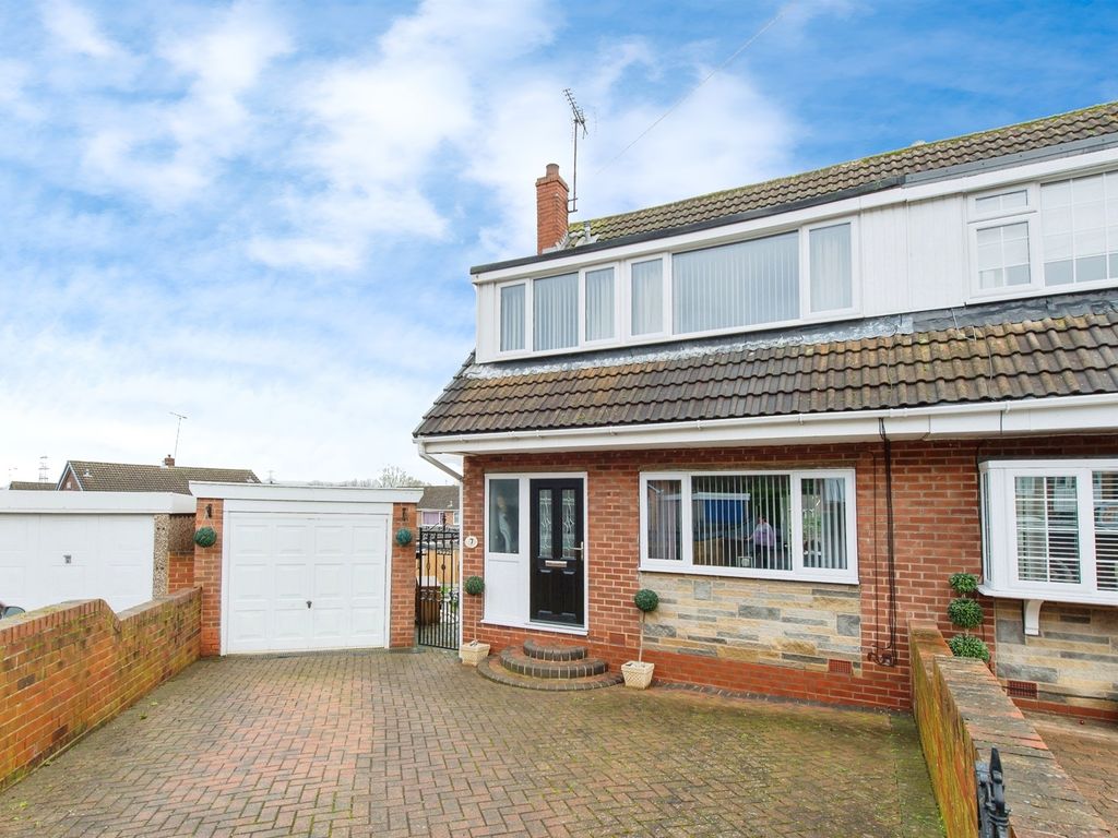 3 bed semidetached house for sale in Blenheim Close, Ferrybridge