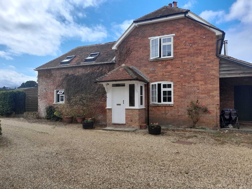 3 bed semidetached house to rent in Newbury Road, Shefford Woodlands