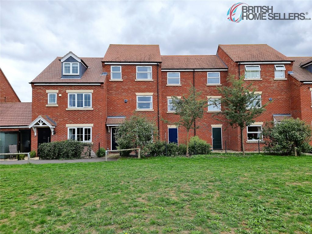 4 bed terraced house for sale in Elliott Close, Retford
