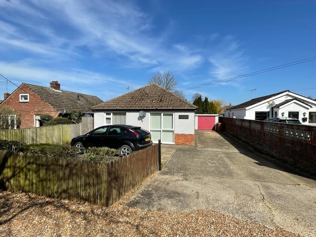 3 bed detached bungalow for sale in Driftway, Wootton Road, South