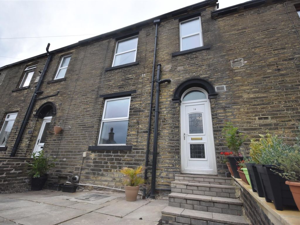 3 bed terraced house to rent in Moulson Terrace, Denholme, Bradford