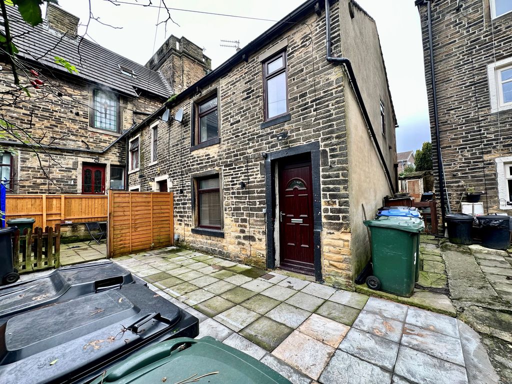3 bed terraced house to rent in Back Stone Hall Road, Eccleshill