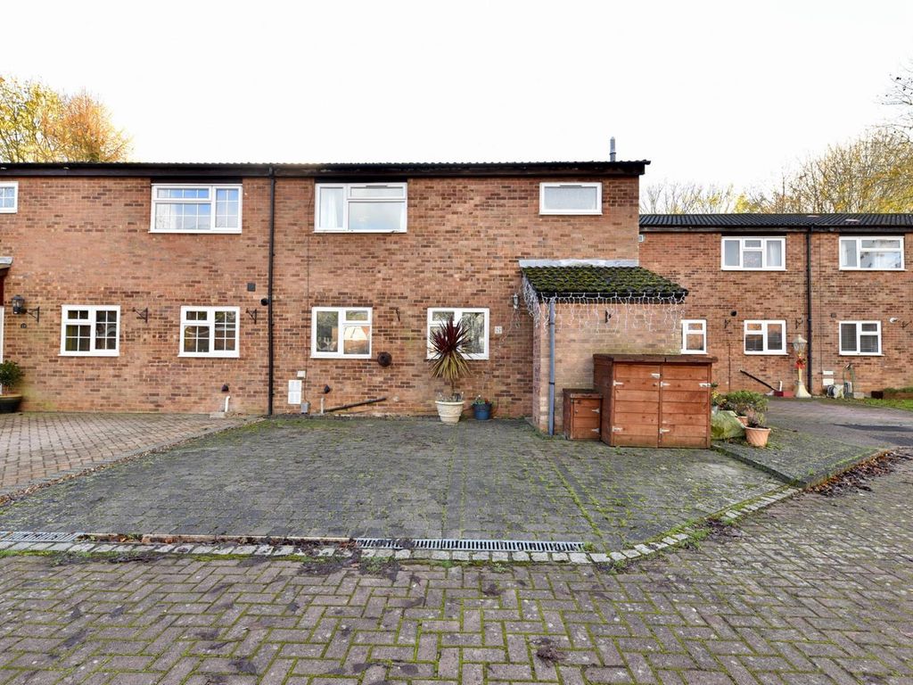 3 bed semidetached house for sale in Balmoral Close, Stevenage SG2, £
