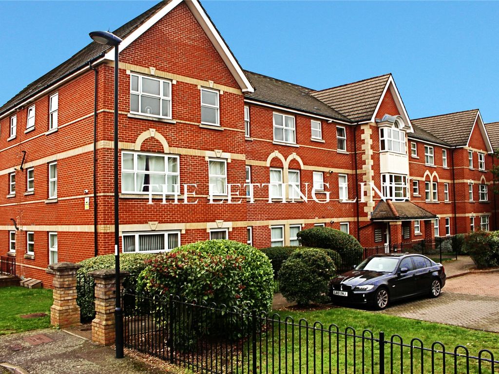 2 bed flat to rent in Cobham Close, Enfield, Middlesex EN1 Zoopla