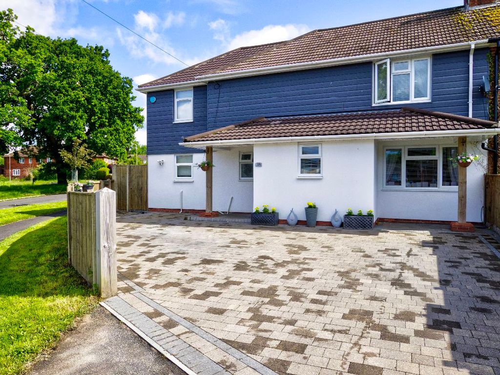 4 bed semidetached house for sale in Merchistoun Road, Horndean