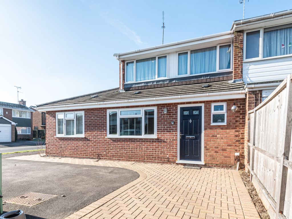 3 bed end terrace house for sale in Village Way, Yateley, Hampshire
