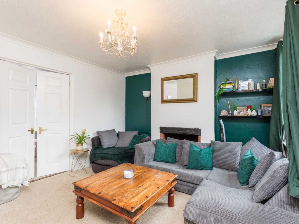 1 bed flat to rent in Crawley Road, Horsham RH12, £950 pcm Zoopla