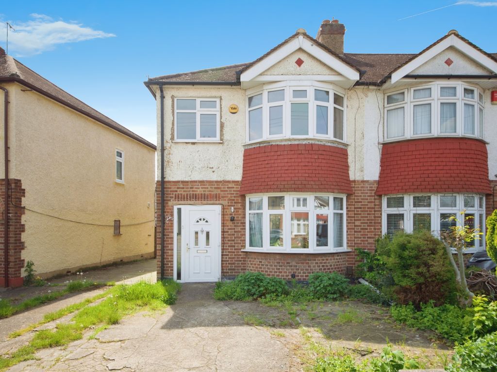 3 bed semidetached house for sale in Kingsfield Drive, Enfield EN3, £