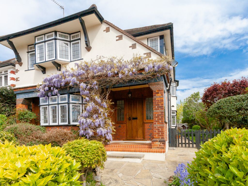 4 bed detached house for sale in Monkhams Avenue, Woodford Green IG8, £