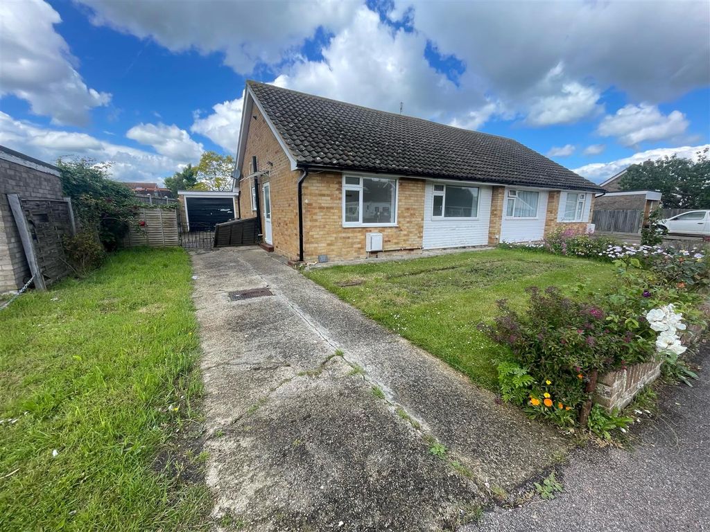2 bed semidetached bungalow to rent in Beechcroft Avenue, Kirby Cross