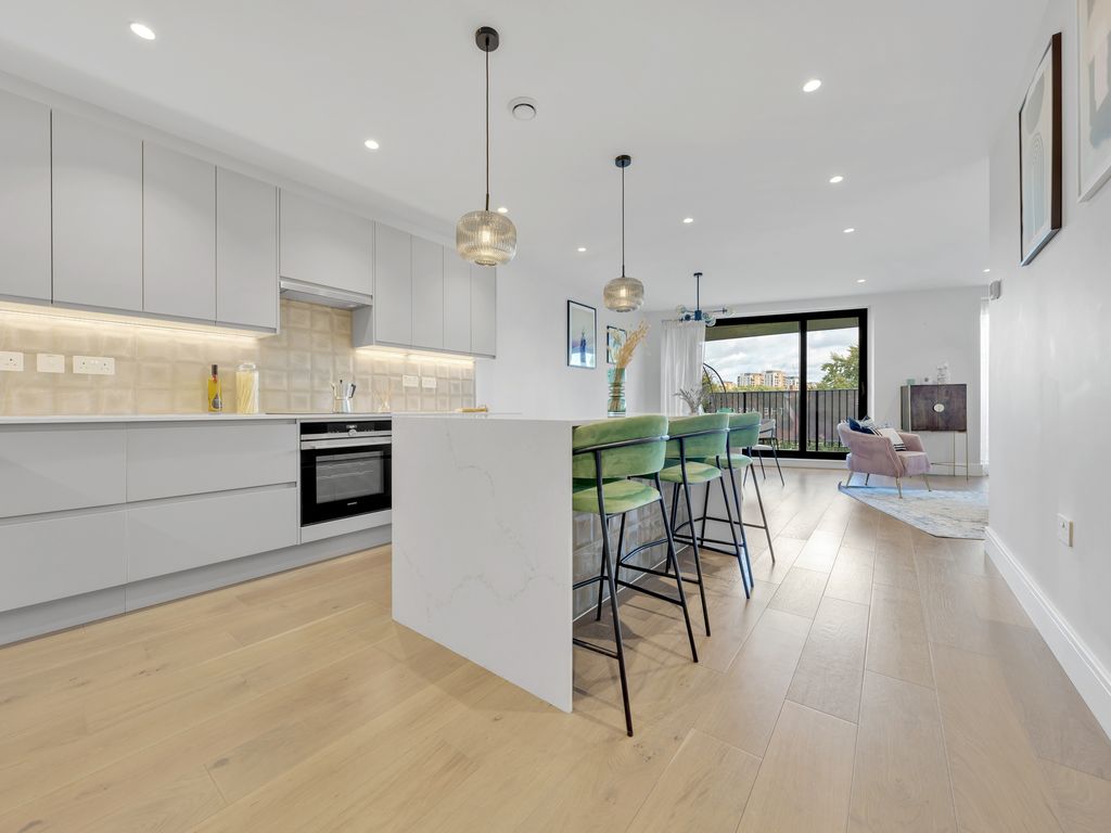 2 bed flat for sale in Kilburn High Road, London NW6, £790,000 Zoopla