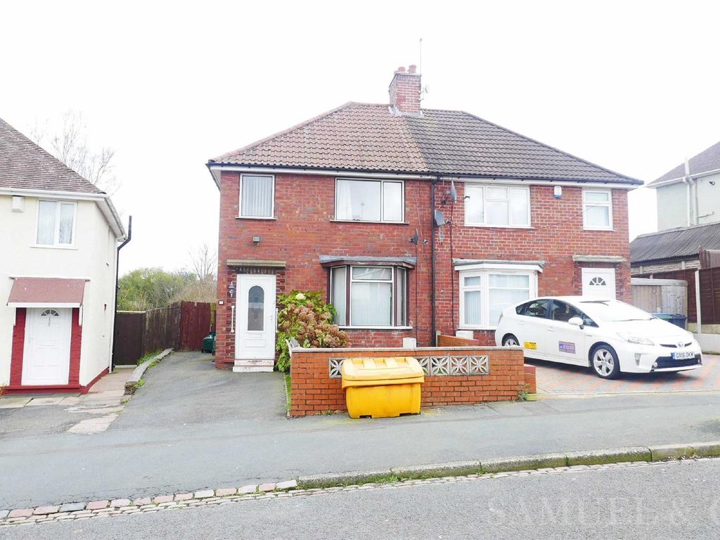 3 bed semidetached house to rent in Harvest Road, Bearwood, Smethwick