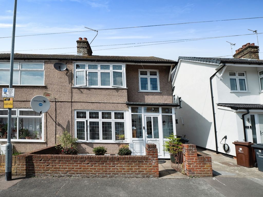 3 bed semidetached house for sale in Foxlands Road, Dagenham RM10, £