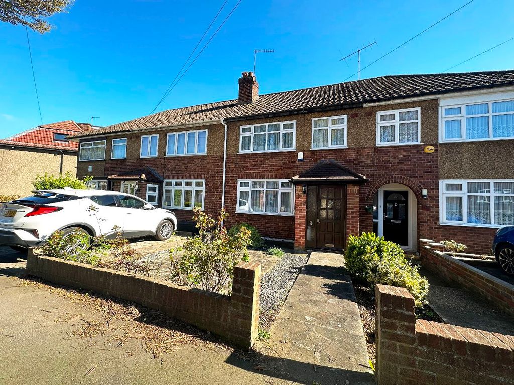 3 bed terraced house for sale in Elgin Avenue, Harold Wood, Romford RM3 Zoopla
