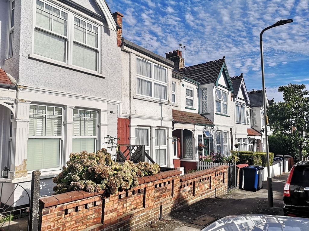 4 bed terraced house to rent in Bertram Road, London NW4, £2,500 pcm Zoopla