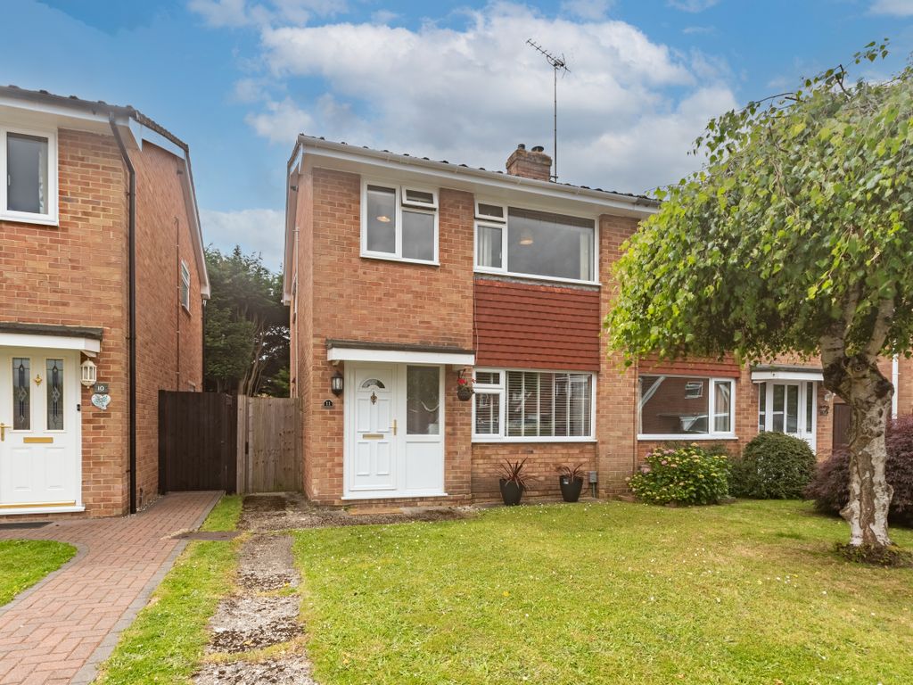 3 bed semidetached house for sale in The Spinney, Yateley, Hampshire