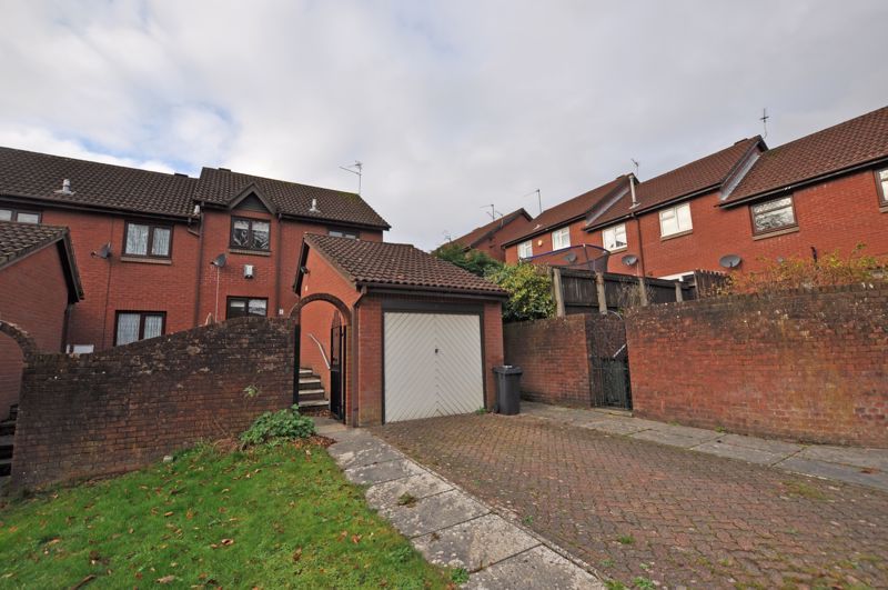 3 bed semidetached house to rent in Kings Acre, Fields Park Road