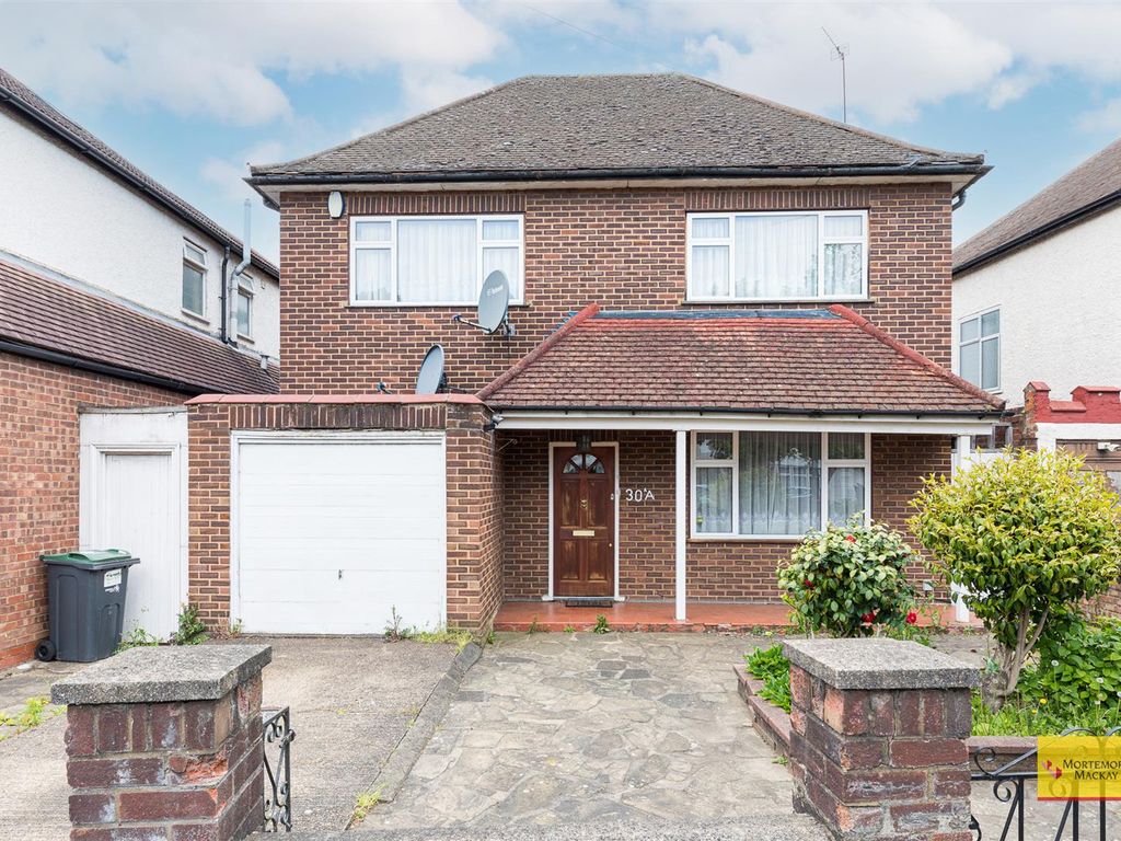 3 bed detached house for sale in Connaught Gardens, London N13, £