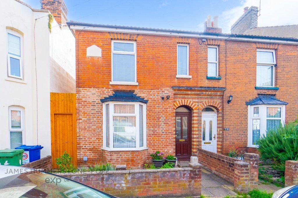 3 bed end terrace house for sale in St. Marys Road, Faversham, Kent