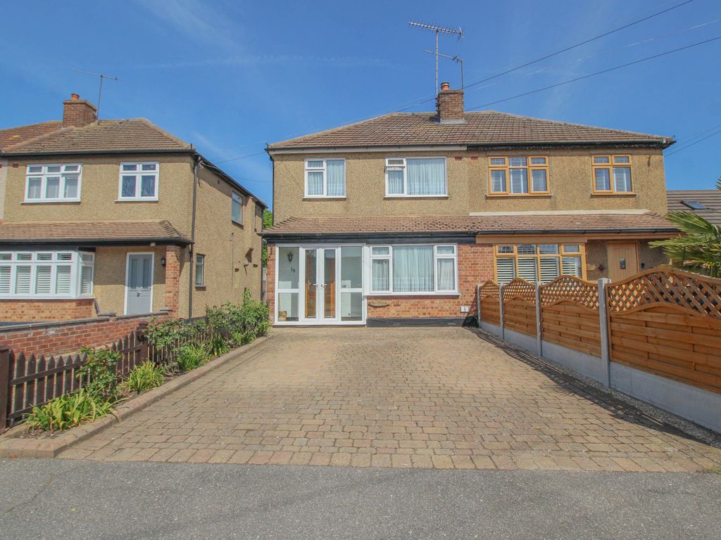 3 bed semidetached house for sale in Ethelred Gardens, Runwell