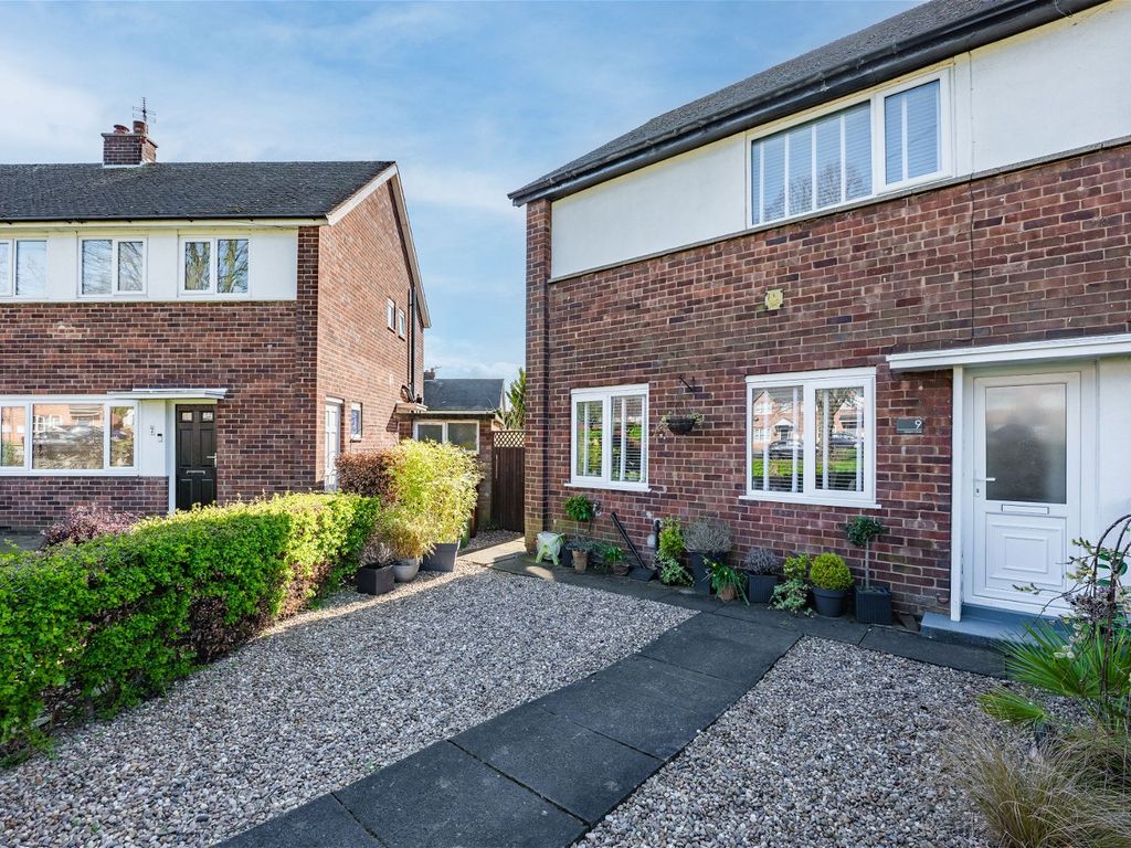 3 bed semidetached house for sale in Moxon Close, Pontefract WF8, £