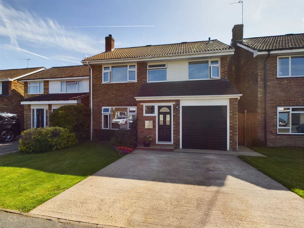 4 bed detached house for sale in Parrs Road, Stokenchurch No Upper