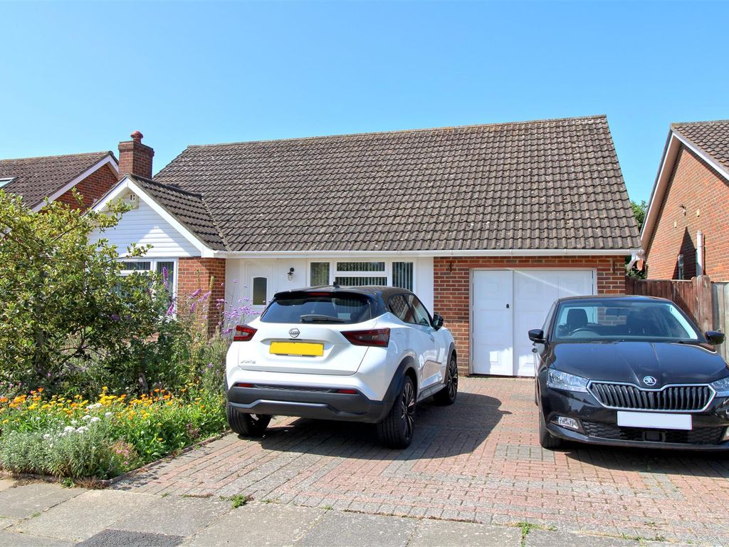 3 bed detached bungalow for sale in Kingsmead, Seaford BN25 Zoopla