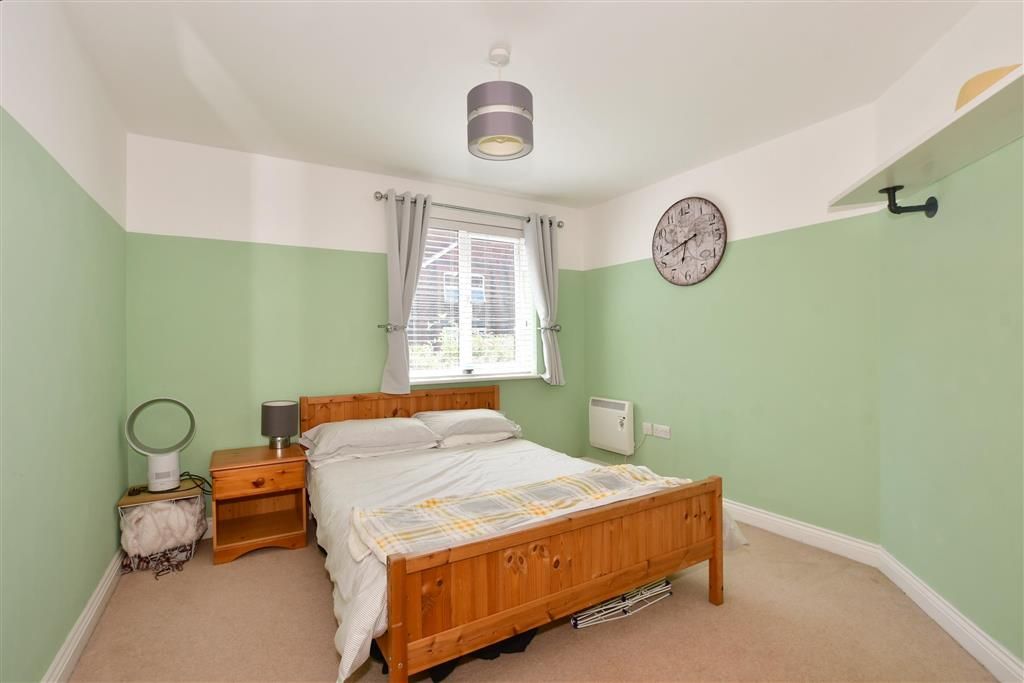 2 bed flat for sale in Gordon Road, Haywards Heath, West Sussex RH16 Zoopla