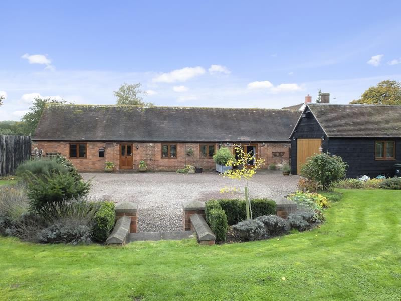 3 bed barn conversion for sale in Ridgemore Barn, Little Welland Lane