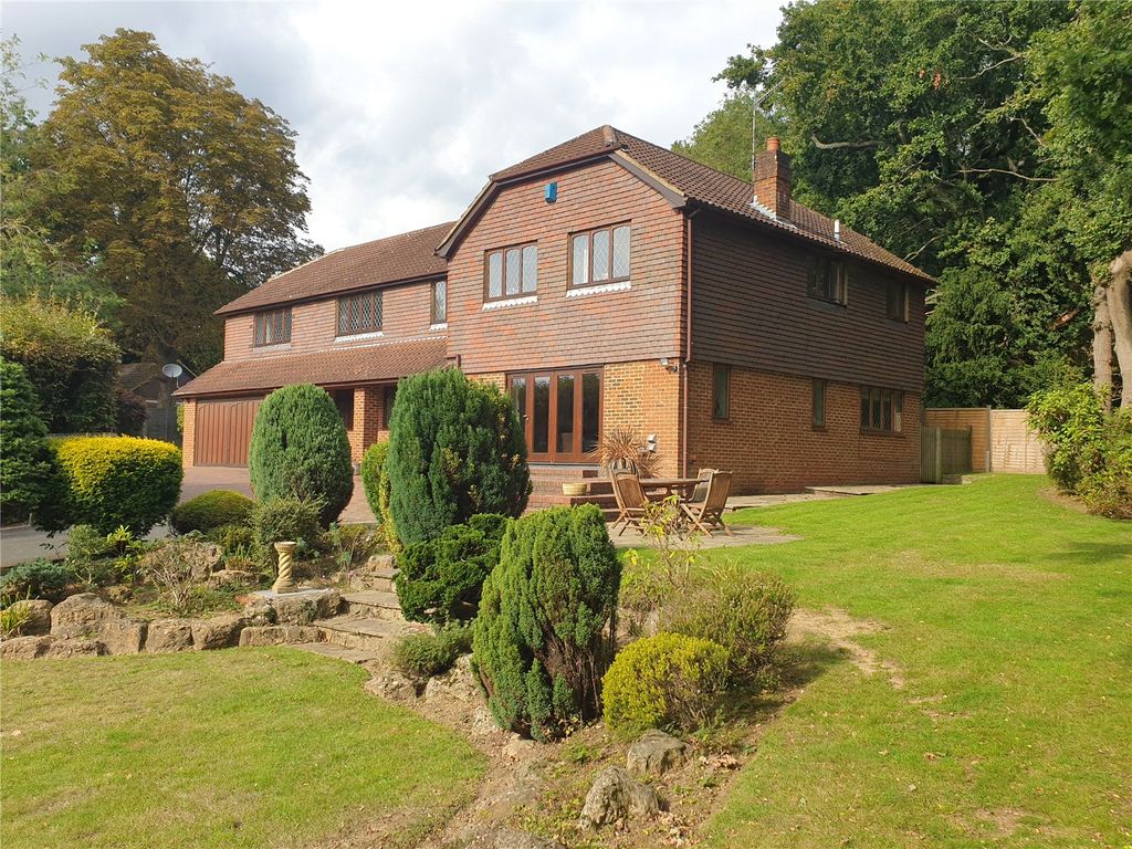 5 bed detached house for sale in Tonbridge Road, Hildenborough