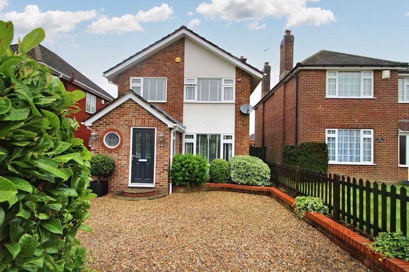 3 bed detached house for sale in Rupert Avenue, High HP12, £