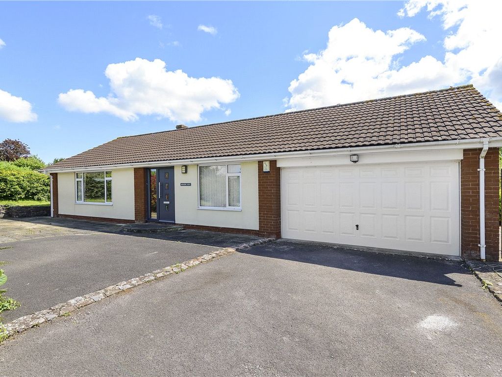 5 bed detached house to rent in Stoke Road, Henlade, Taunton, Somerset