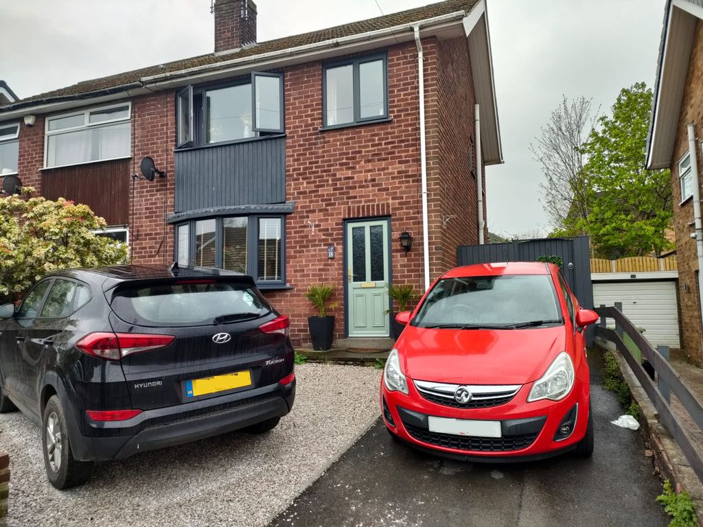 3 bed semidetached house for sale in Edwin Avenue, Walton