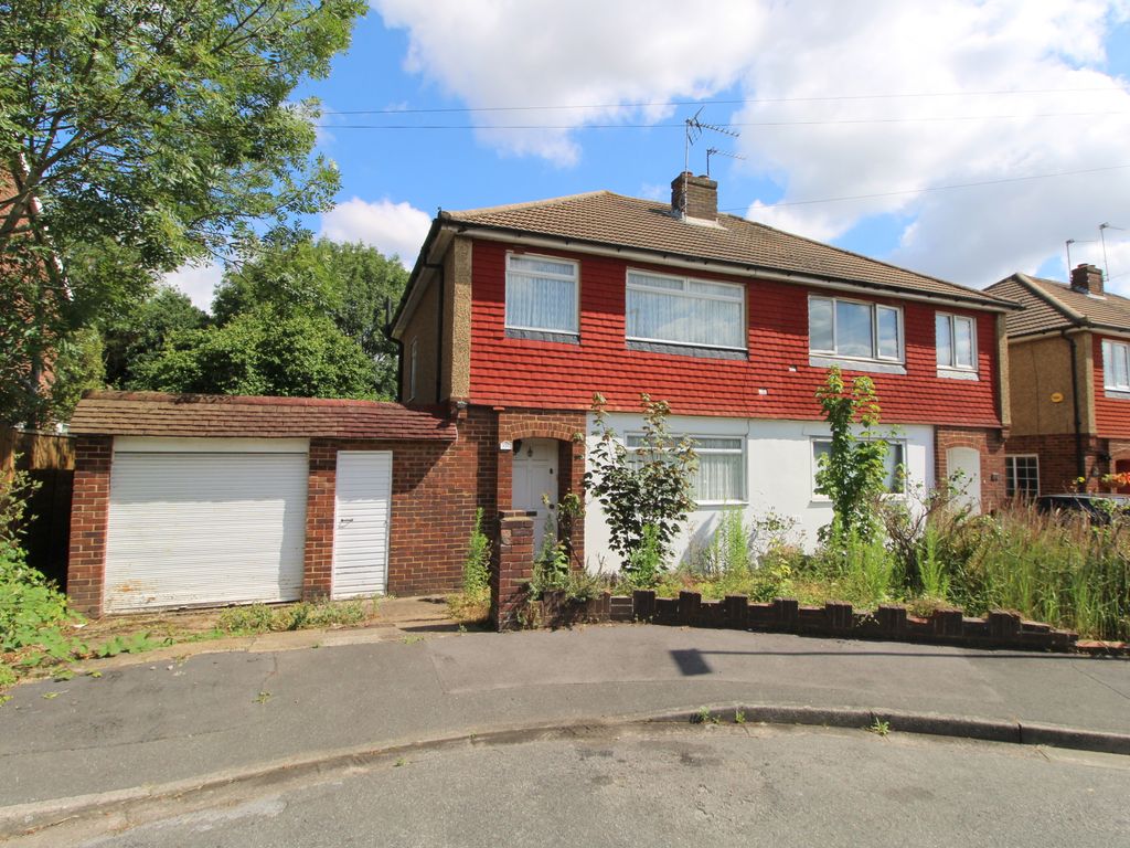 3 bed semidetached house for sale in Bedfont Close, Bedfont, Feltham