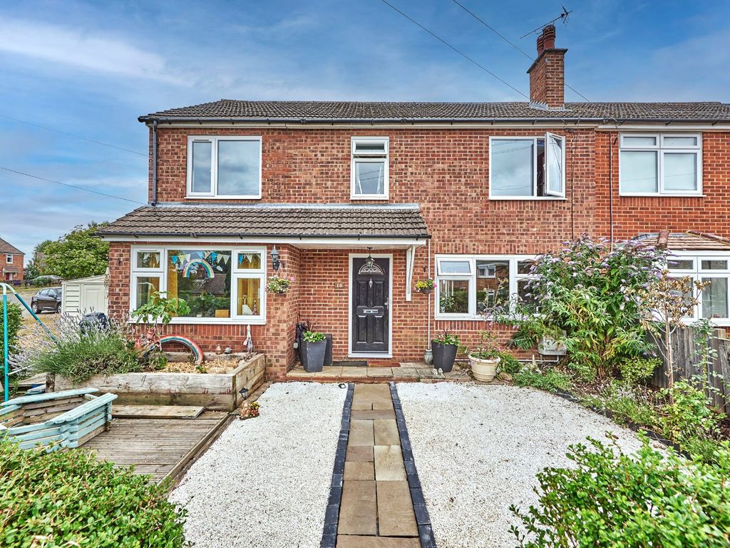 4 bed semidetached house for sale in Strathmore Road, Whitwell