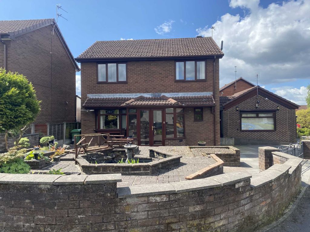4 bed detached house for sale in Holderness Drive, Royton OL2, £340,000