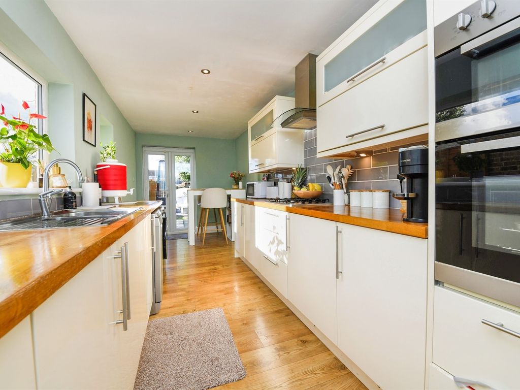 3 bed semidetached house for sale in Mill Road, Maldon CM9 Zoopla