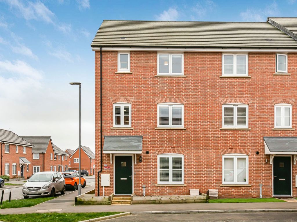 5 bed end terrace house for sale in Galapagos Grove Newton Leys