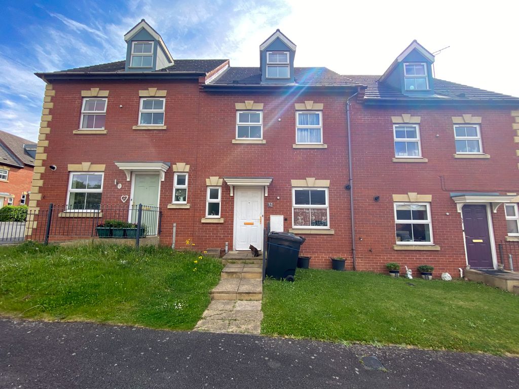 4 bed semidetached house for sale in Woodyard Close, Castle Gresley