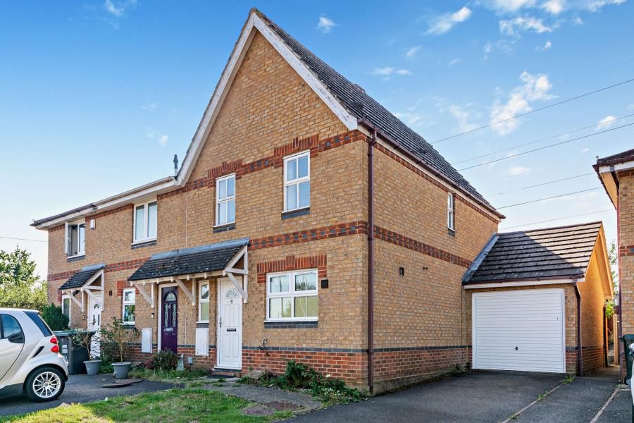 3 bed end terrace house to rent in Cherry Hills, Watford WD19, £2,100