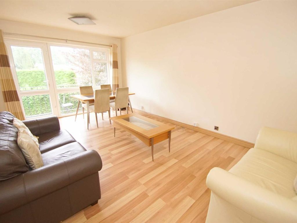 2 bed flat to rent in Slaid Hill Court, Alwoodley, Leeds LS17, £795 pcm