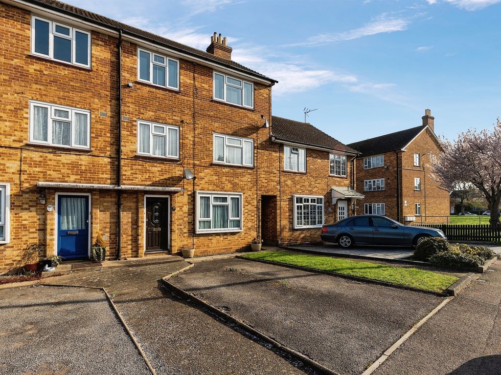 3 bed for sale in Bentley Road, Hertford SG14 Zoopla
