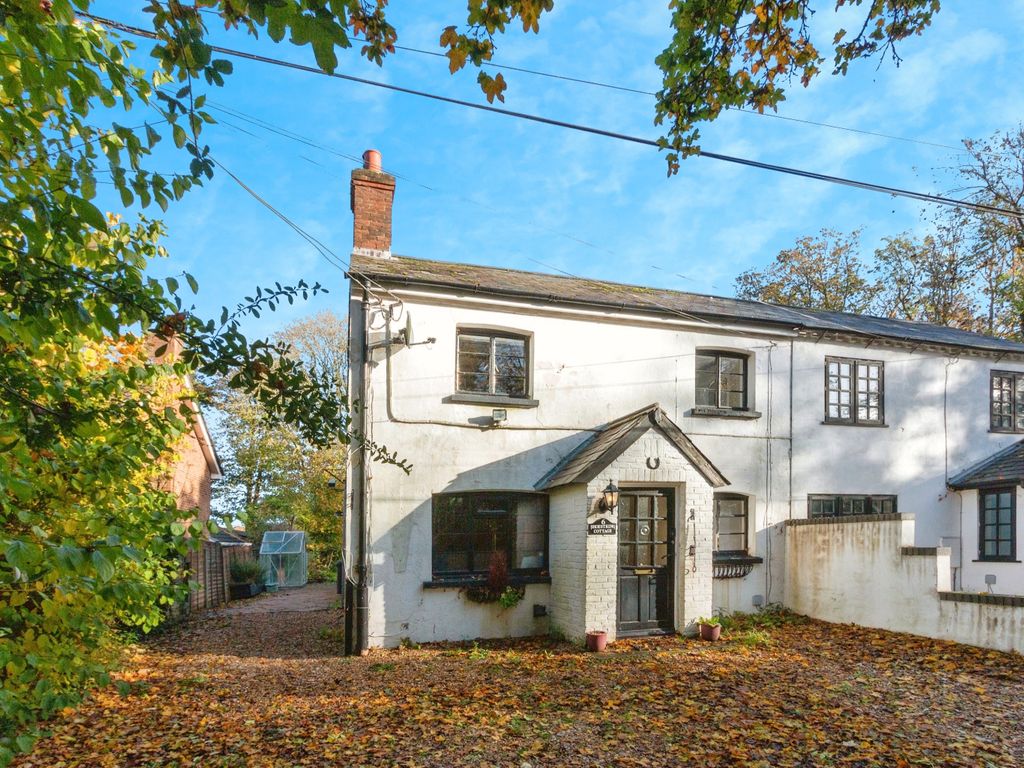 2 bed semidetached house for sale in Hatch Warren Lane, Basingstoke