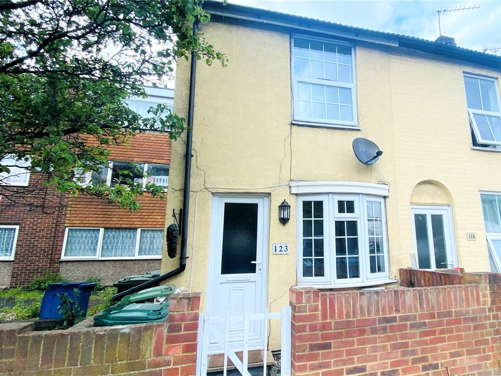 2 bed terraced house for sale in London Road, StainesUponThames