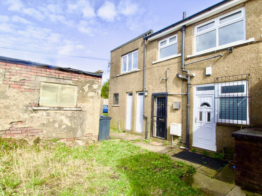 2 bed flat to rent in Brighouse Road, Queensbury BD13 Zoopla