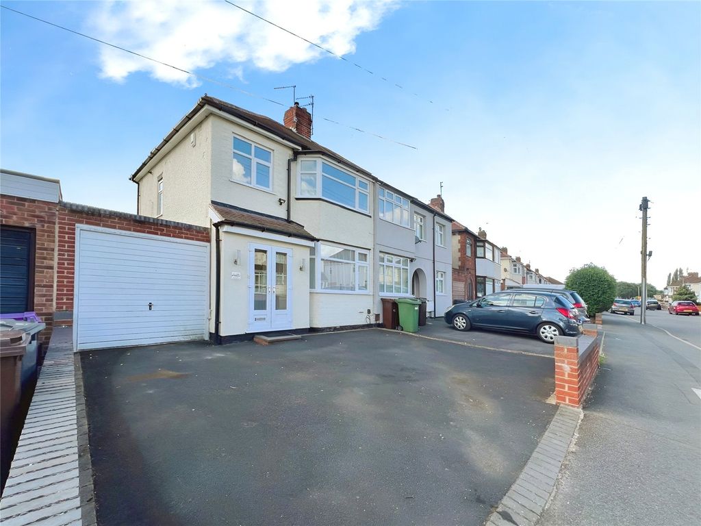 3 bed semidetached house to rent in Probert Road, Oxley, Wolverhampton