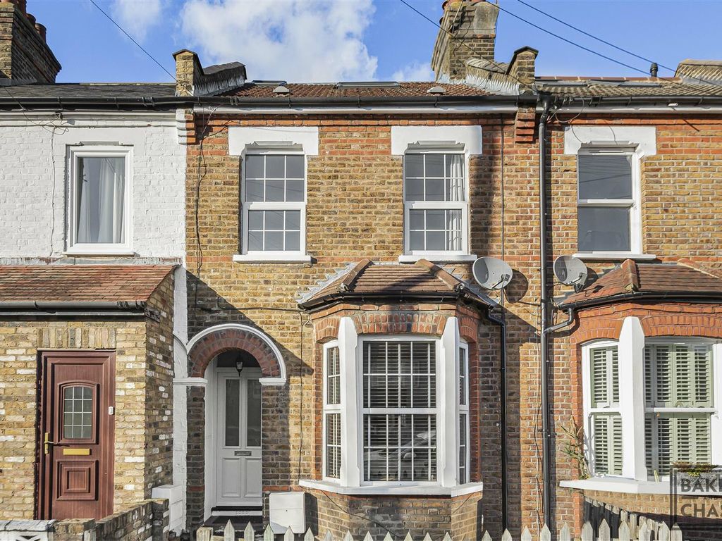 3 bed semidetached house for sale in Glenville Avenue, Enfield EN2, £