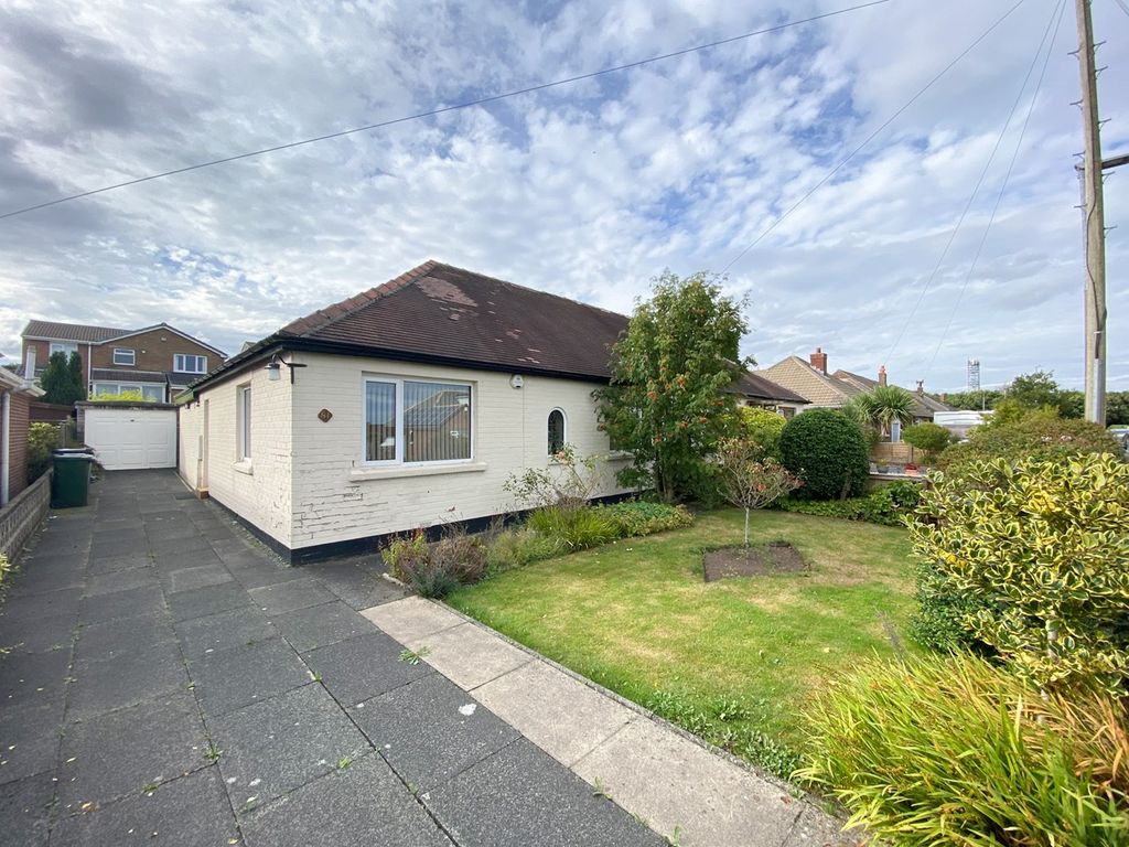 2 bed bungalow for sale in Moorlands Road, Huddersfield HD3, £210,000